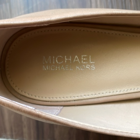 Michael Kors Like New Dorothy Leather Tan Classic Elegant 2 Inch Heels Size 7.5 - Picture 4 of 8